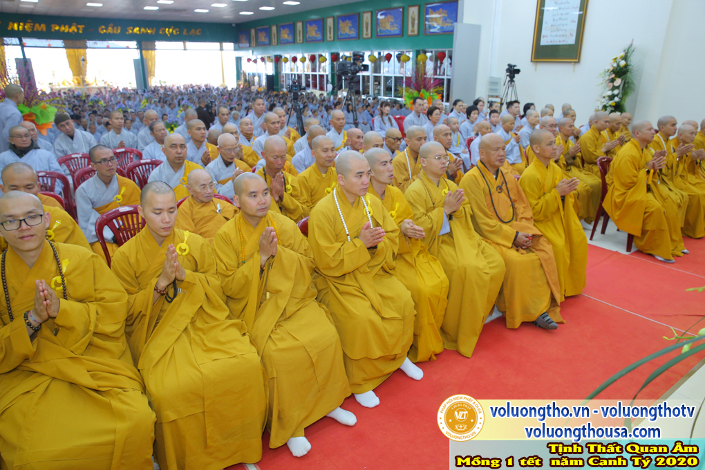 hinh-anh-mung-1-tet-canh-ty-2020-chua-quan-the-am-duc-trong-lam-dong-33.jpg
