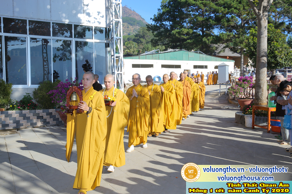 hinh-anh-mung-1-tet-canh-ty-2020-chua-quan-the-am-duc-trong-lam-dong-9.jpg
