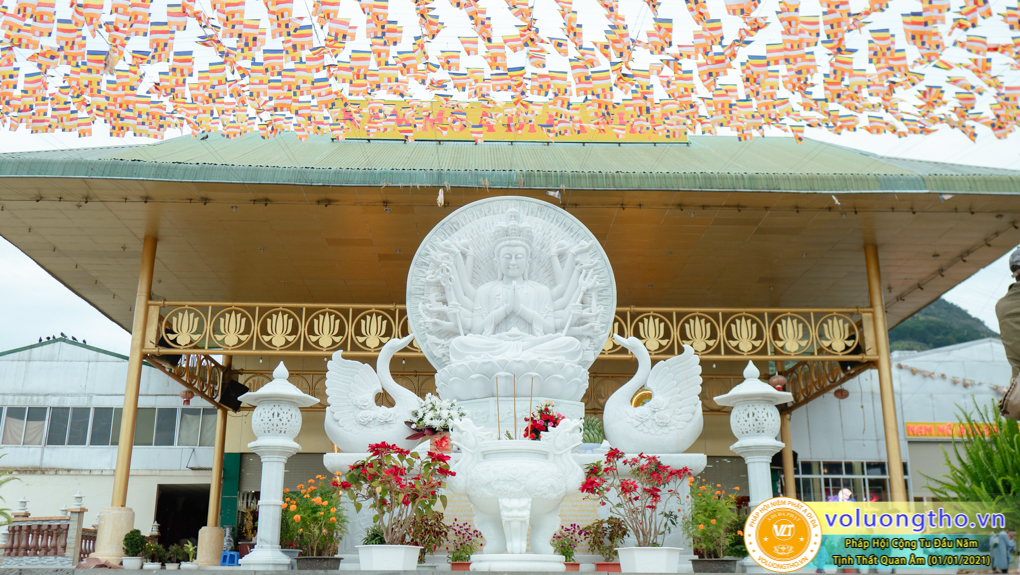 hinh-anh-phap-hoi-cong-tu-dau-nam-ngay-01-01-2021-chua-quan-the-am-duc-trong-lam-dong-4.jpg