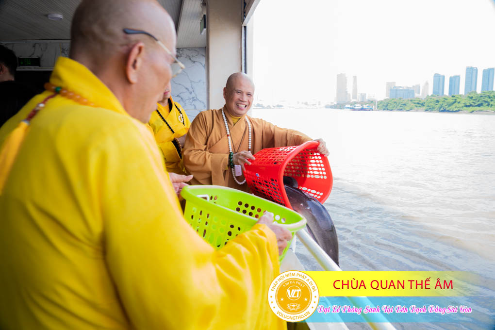 hinh-anh-phong-sanh-tai-ben-bach-dang-lan-3-ngay-22-10-2023-chua-quan-the-am-duc-trong-lam-dong-115.jpg