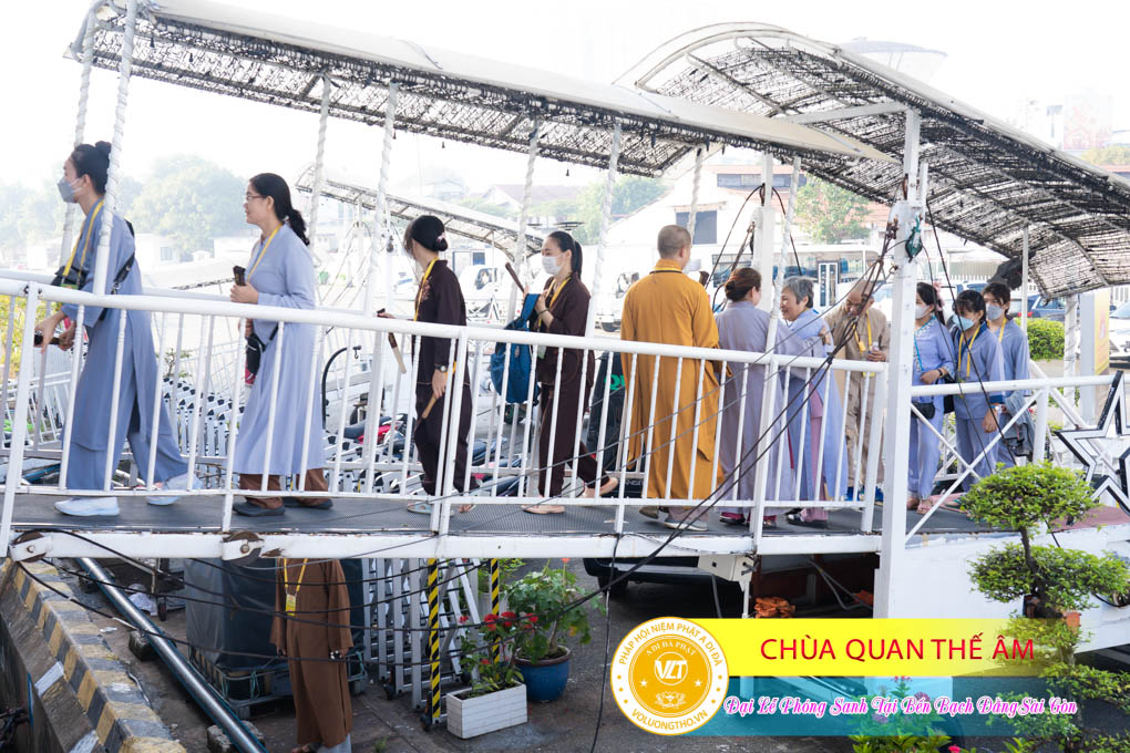 hinh-anh-phong-sanh-tai-ben-bach-dang-lan-3-ngay-22-10-2023-chua-quan-the-am-duc-trong-lam-dong-20.jpg