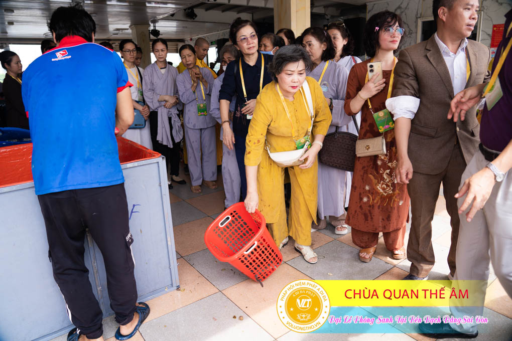 hinh-anh-phong-sanh-tai-ben-bach-dang-lan-4-ngay-10-12-2023-chua-quan-the-am-duc-trong-lam-dong-139.jpg