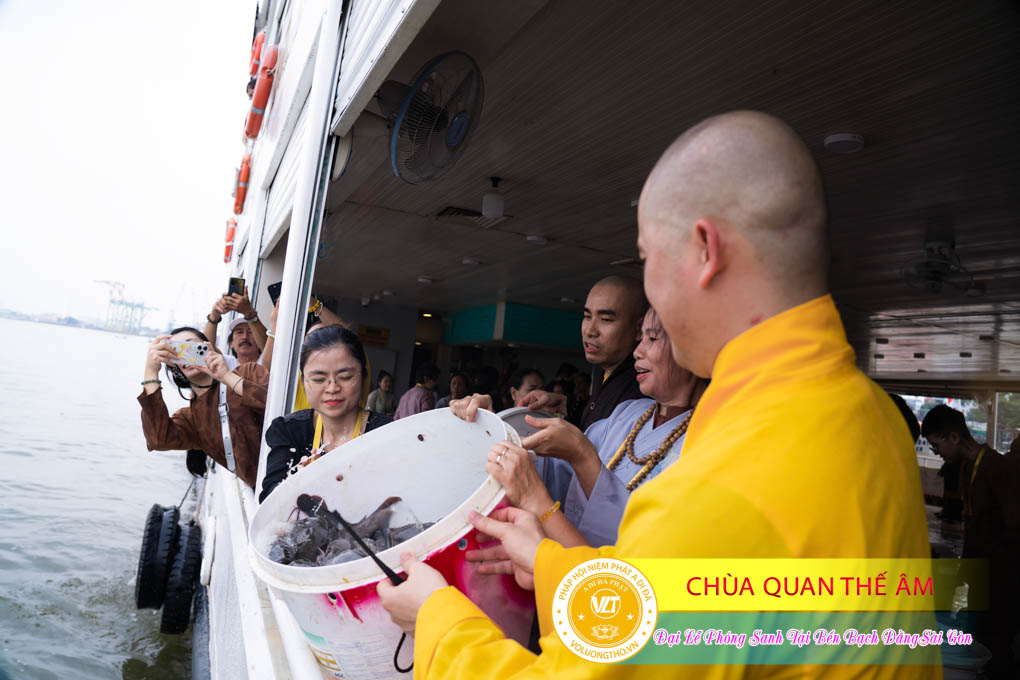 hinh-anh-phong-sanh-tai-ben-bach-dang-lan-4-ngay-10-12-2023-chua-quan-the-am-duc-trong-lam-dong-150.jpg