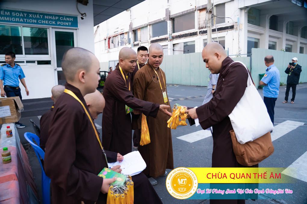 hinh-anh-phong-sanh-tai-ben-bach-dang-lan-4-ngay-10-12-2023-chua-quan-the-am-duc-trong-lam-dong-16.jpg
