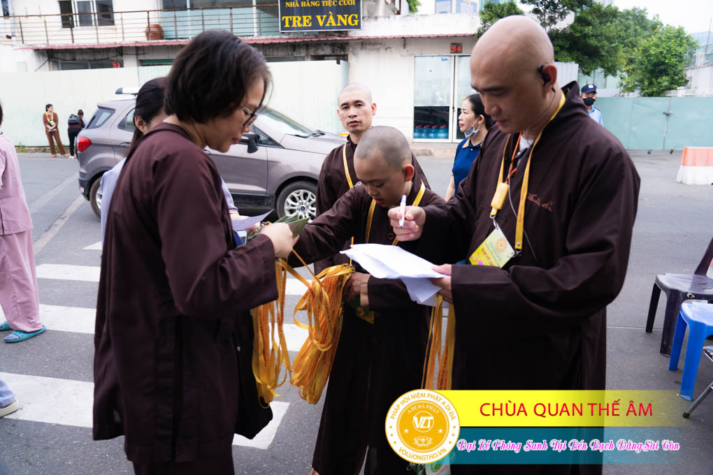 hinh-anh-phong-sanh-tai-ben-bach-dang-lan-4-ngay-10-12-2023-chua-quan-the-am-duc-trong-lam-dong-34.jpg
