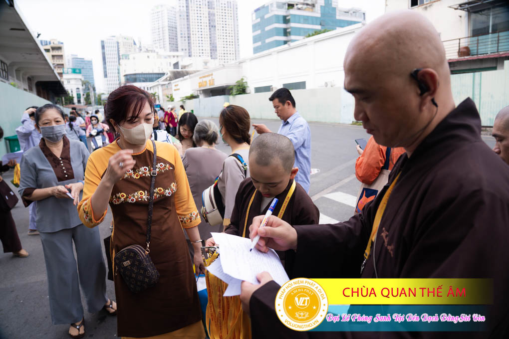 hinh-anh-phong-sanh-tai-ben-bach-dang-lan-4-ngay-10-12-2023-chua-quan-the-am-duc-trong-lam-dong-35.jpg