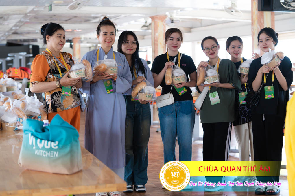 hinh-anh-phong-sanh-tai-ben-bach-dang-lan-4-ngay-10-12-2023-chua-quan-the-am-duc-trong-lam-dong-93.jpg