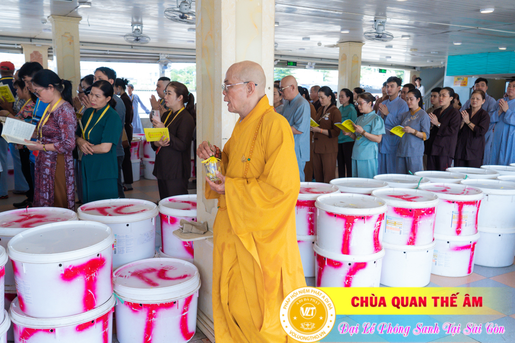 hinh-anh-phong-sanh-tai-ben-bach-dang-ngay-14-08-2023-chua-quan-the-am-duc-trong-lam-dong-88.jpg