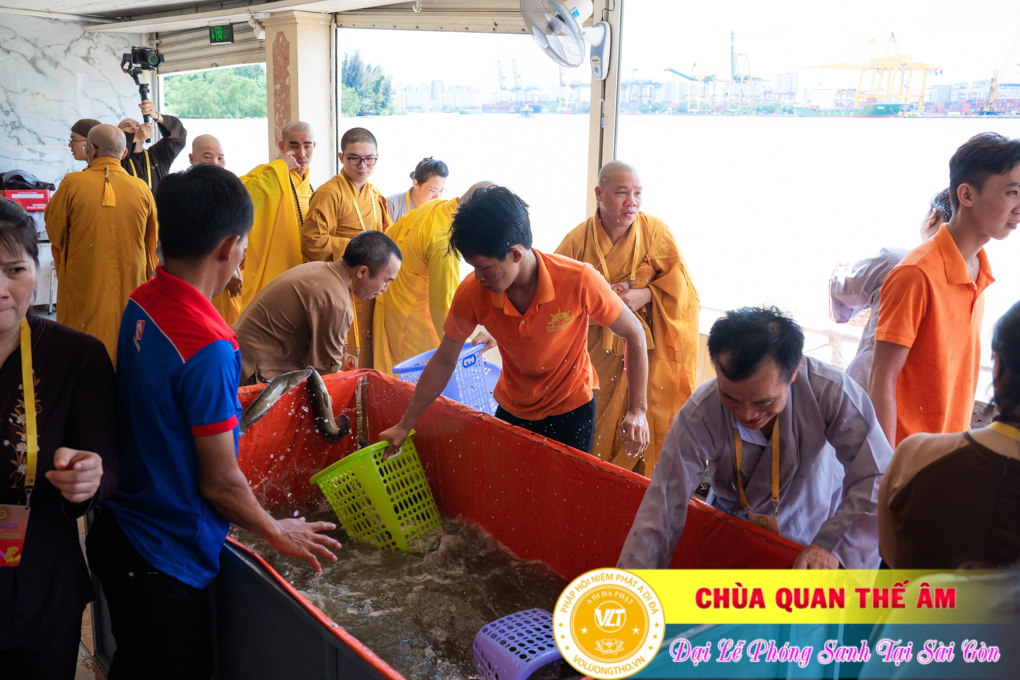 hinh-anh-phong-sanh-tai-ben-bach-dang-ngay-14-08-2023-chua-quan-the-am-duc-trong-lam-dong-89.jpg