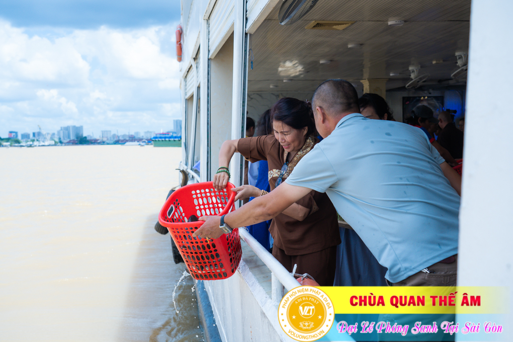 hinh-anh-phong-sanh-tai-ben-bach-dang-ngay-14-08-2023-chua-quan-the-am-duc-trong-lam-dong-91.jpg