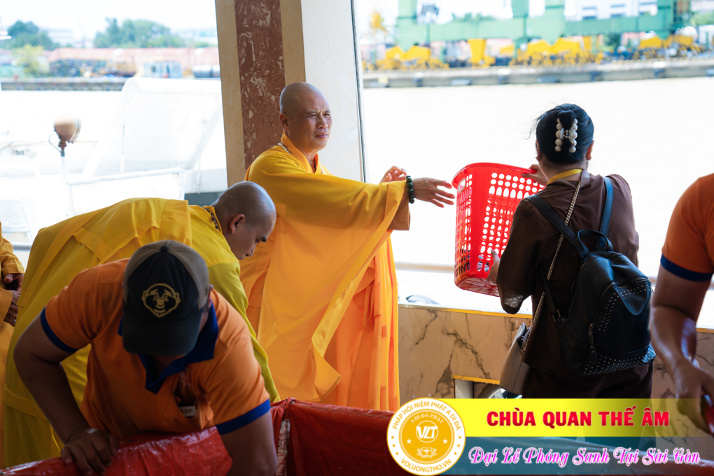 hinh-anh-phong-sanh-tai-ben-bach-dang-ngay-14-08-2023-chua-quan-the-am-duc-trong-lam-dong-93.jpg