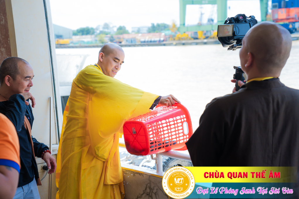 hinh-anh-phong-sanh-tai-ben-bach-dang-ngay-14-08-2023-chua-quan-the-am-duc-trong-lam-dong-94.jpg
