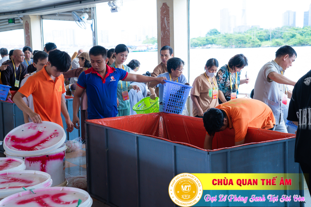 hinh-anh-phong-sanh-tai-ben-bach-dang-ngay-14-08-2023-chua-quan-the-am-duc-trong-lam-dong-98.jpg