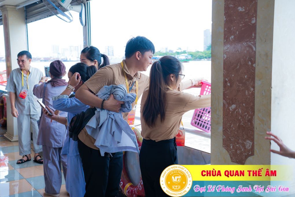 hinh-anh-phong-sanh-tai-ben-bach-dang-ngay-14-08-2023-chua-quan-the-am-duc-trong-lam-dong-99.jpg