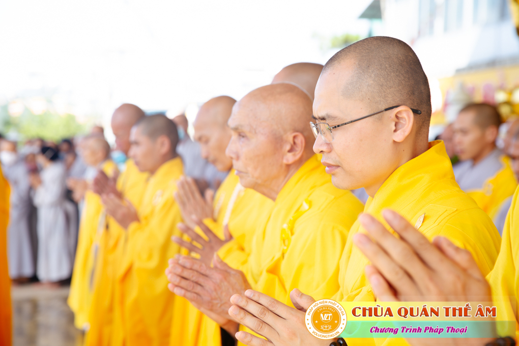 hinh-anh-su-phu-khai-thi-nhung-loi-day-cua-to-su-an-quang-ngay-17-05-2022-chua-quan-the-am-duc-trong-lam-dong-1.jpg