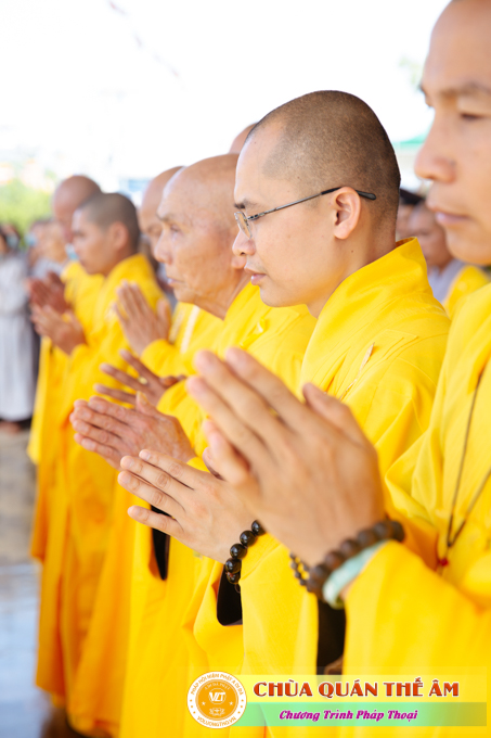 hinh-anh-su-phu-khai-thi-nhung-loi-day-cua-to-su-an-quang-ngay-17-05-2022-chua-quan-the-am-duc-trong-lam-dong-2.jpg
