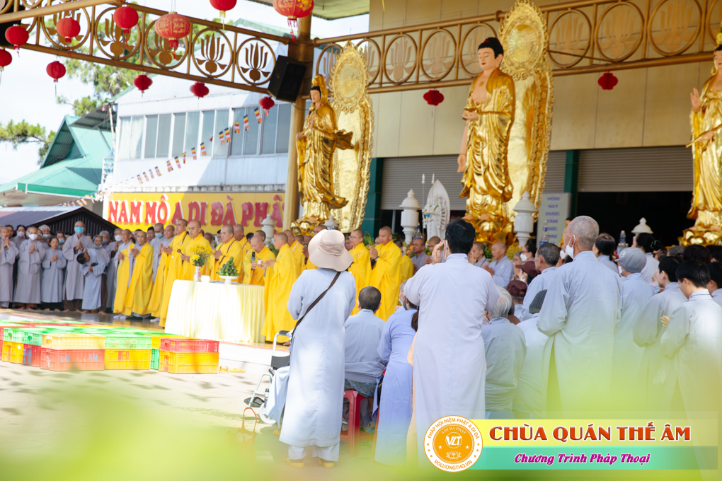 hinh-anh-su-phu-khai-thi-nhung-loi-day-cua-to-su-an-quang-ngay-17-05-2022-chua-quan-the-am-duc-trong-lam-dong-6.jpg