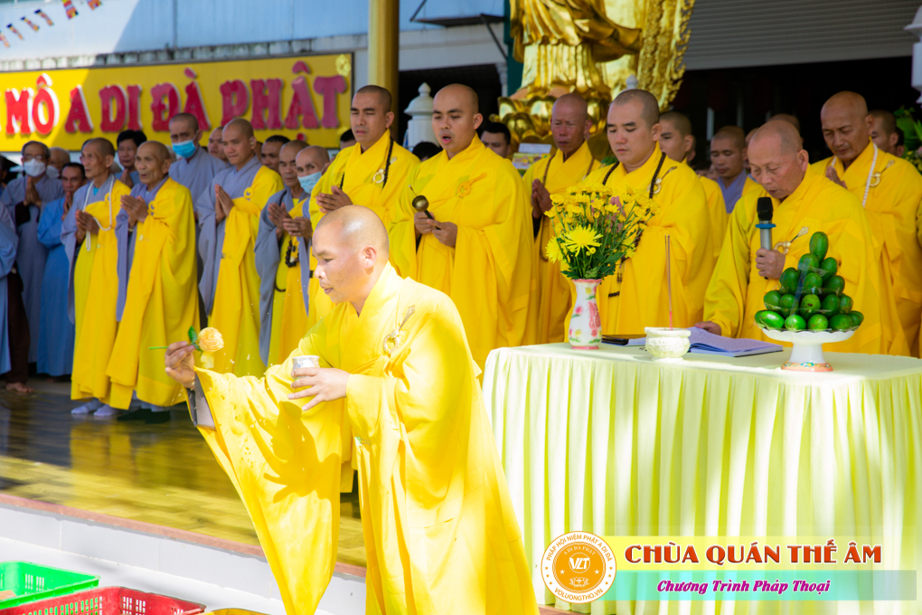 hinh-anh-su-phu-khai-thi-nhung-loi-day-cua-to-su-an-quang-ngay-17-05-2022-chua-quan-the-am-duc-trong-lam-dong-7.jpg