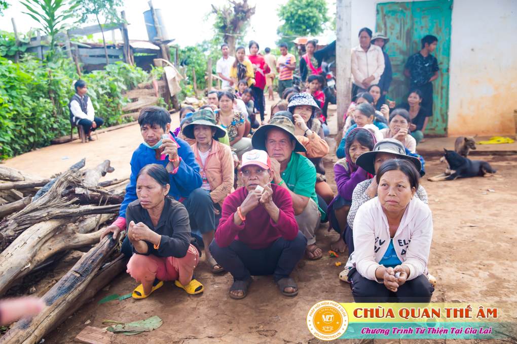 hinh-anh-tang-qua-cho-benh-nhan-phong-tai-tinh-gia-lai-ngay-03-05-06-2022-phan-1-chua-quan-the-am-duc-trong-lam-dong-18.jpg