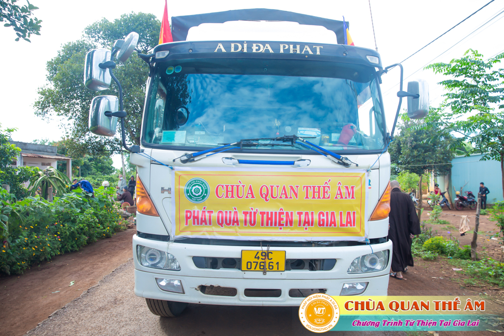 hinh-anh-tang-qua-cho-benh-nhan-phong-tai-tinh-gia-lai-ngay-03-05-06-2022-phan-1-chua-quan-the-am-duc-trong-lam-dong-28.jpg