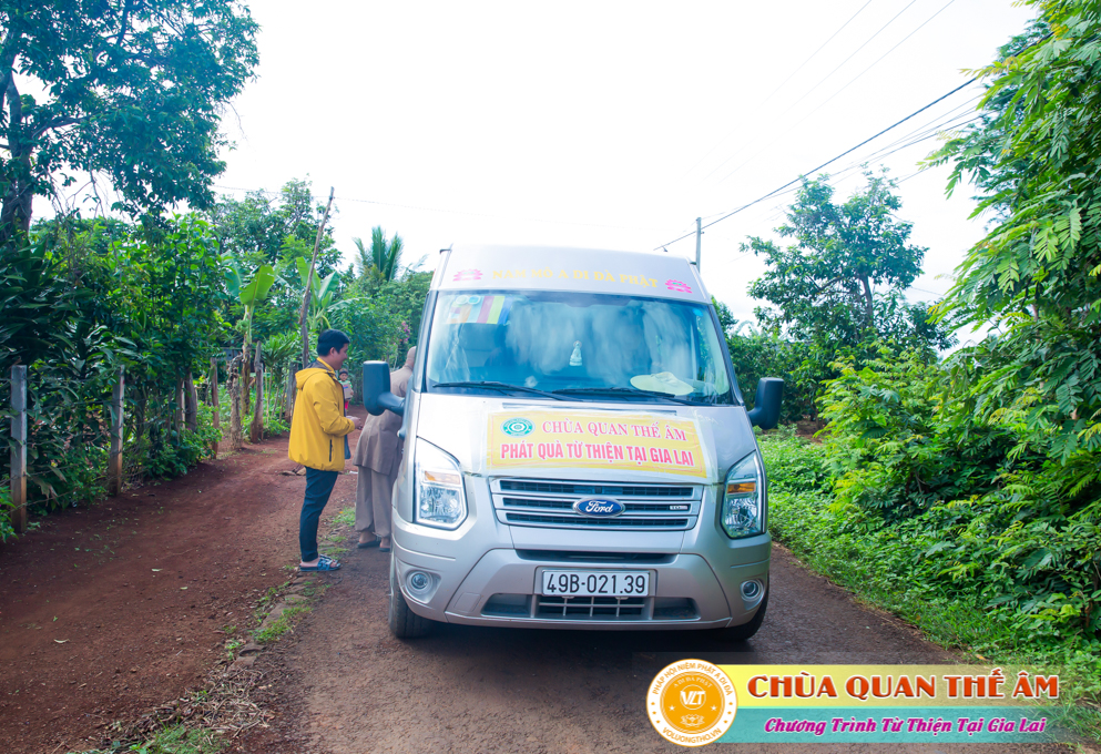hinh-anh-tang-qua-cho-benh-nhan-phong-tai-tinh-gia-lai-ngay-03-05-06-2022-phan-1-chua-quan-the-am-duc-trong-lam-dong-45.jpg