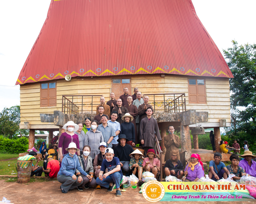 hinh-anh-tang-qua-cho-benh-nhan-phong-tai-tinh-gia-lai-ngay-03-05-06-2022-phan-2-chua-quan-the-am-duc-trong-lam-dong-66.jpg