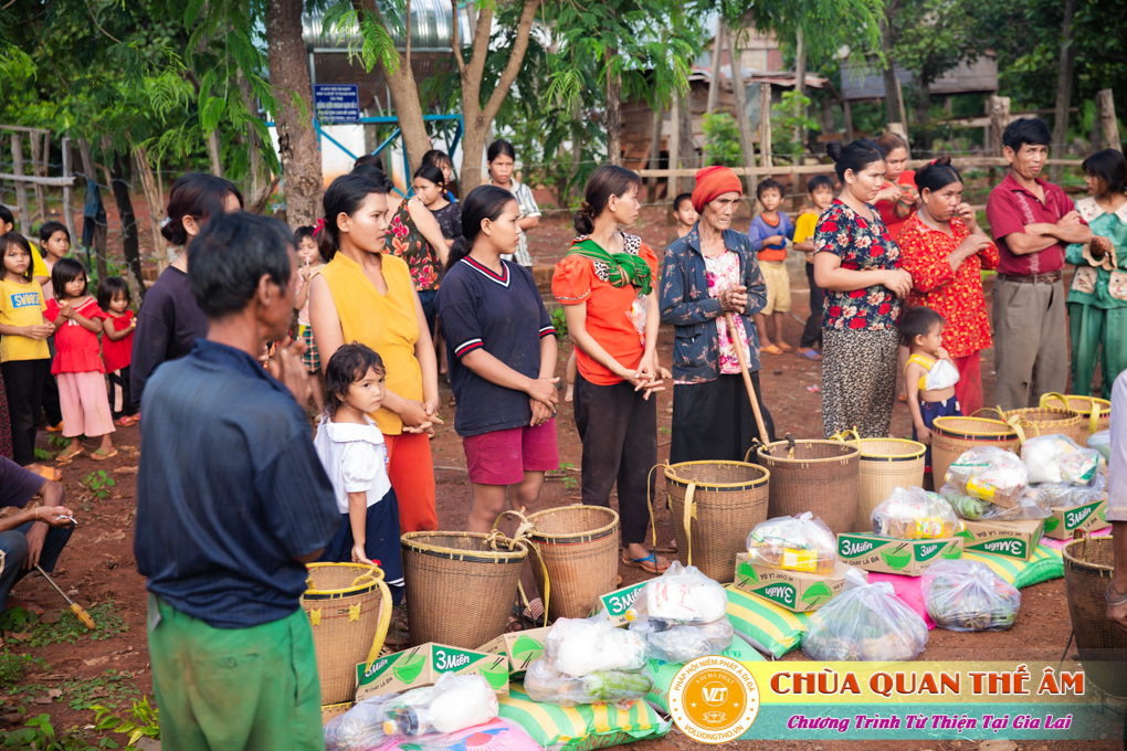 hinh-anh-tang-qua-cho-benh-nhan-phong-tai-tinh-gia-lai-ngay-03-05-06-2022-phan-3-chua-quan-the-am-duc-trong-lam-dong-31.jpg