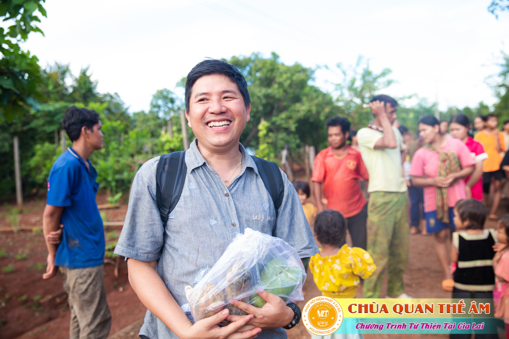 hinh-anh-tang-qua-cho-benh-nhan-phong-tai-tinh-gia-lai-ngay-03-05-06-2022-phan-3-chua-quan-the-am-duc-trong-lam-dong-32.jpg