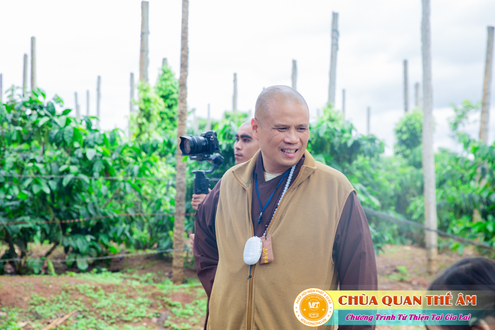 hinh-anh-tang-qua-cho-benh-nhan-phong-tai-tinh-gia-lai-ngay-03-05-06-2022-phan-3-chua-quan-the-am-duc-trong-lam-dong-36.jpg