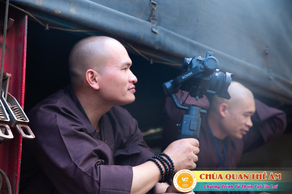 hinh-anh-tang-qua-cho-benh-nhan-phong-tai-tinh-gia-lai-ngay-03-05-06-2022-phan-4-chua-quan-the-am-duc-trong-lam-dong-17.jpg