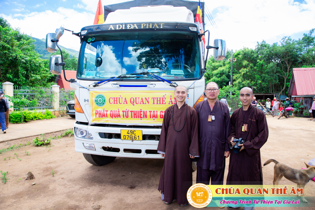 hinh-anh-tang-qua-cho-benh-nhan-phong-tai-tinh-gia-lai-ngay-03-05-06-2022-phan-4-chua-quan-the-am-duc-trong-lam-dong-72.jpg