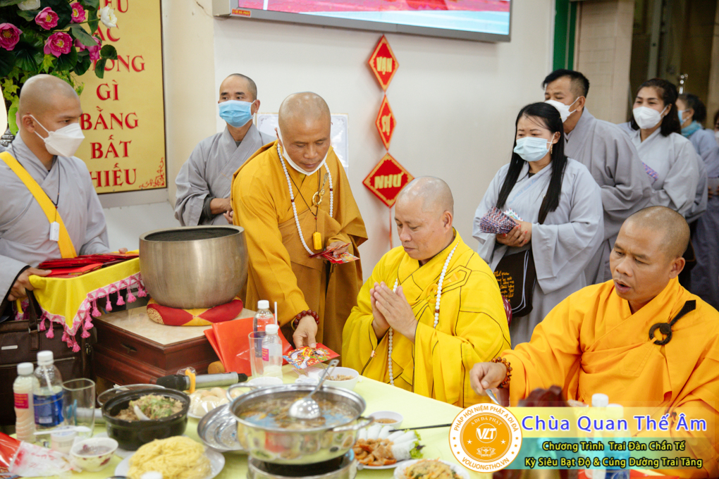 hinh-anh-trai-dan-chan-te-cung-duong-trai-tang-ngay-24-04-chua-quan-the-am-duc-trong-lam-dong-108.jpg