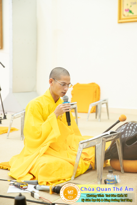 hinh-anh-trai-dan-chan-te-cung-duong-trai-tang-ngay-24-04-chua-quan-the-am-duc-trong-lam-dong-16.jpg