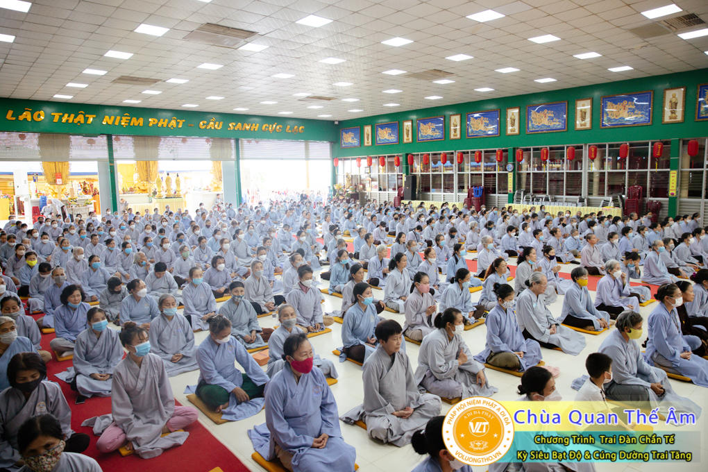 hinh-anh-trai-dan-chan-te-cung-duong-trai-tang-ngay-24-04-chua-quan-the-am-duc-trong-lam-dong-17.jpg