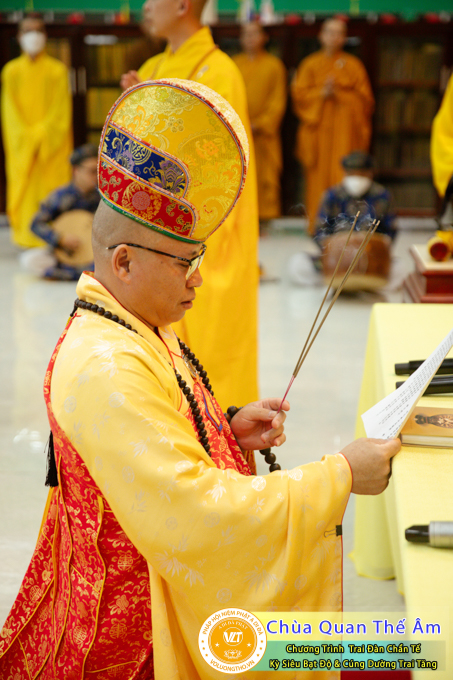 hinh-anh-trai-dan-chan-te-cung-duong-trai-tang-ngay-24-04-chua-quan-the-am-duc-trong-lam-dong-19.jpg