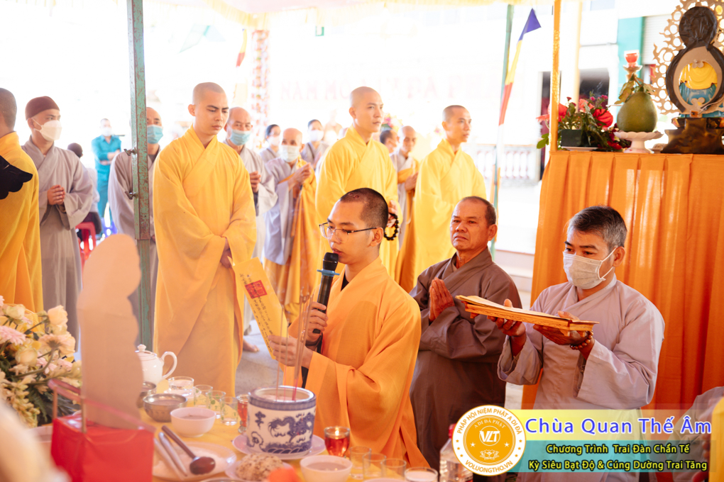 hinh-anh-trai-dan-chan-te-cung-duong-trai-tang-ngay-24-04-chua-quan-the-am-duc-trong-lam-dong-28.jpg