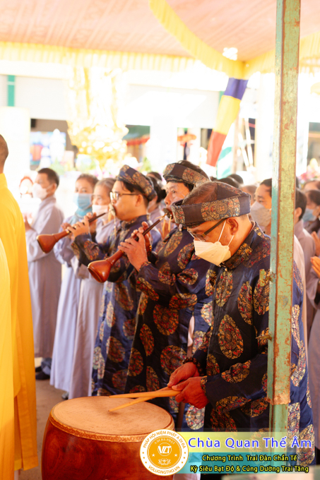 hinh-anh-trai-dan-chan-te-cung-duong-trai-tang-ngay-24-04-chua-quan-the-am-duc-trong-lam-dong-34.jpg