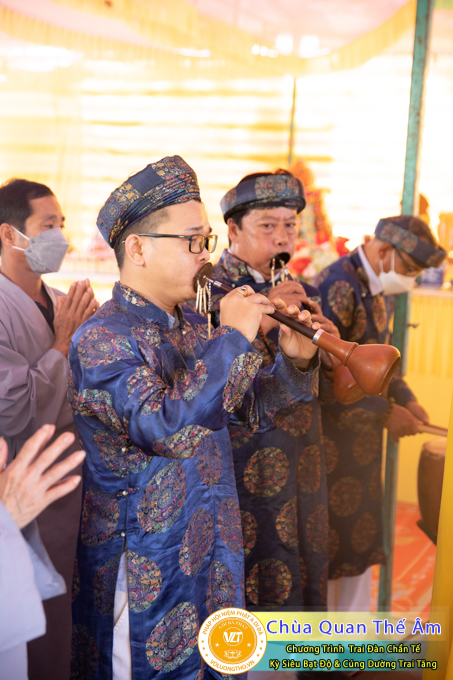hinh-anh-trai-dan-chan-te-cung-duong-trai-tang-ngay-24-04-chua-quan-the-am-duc-trong-lam-dong-36.jpg