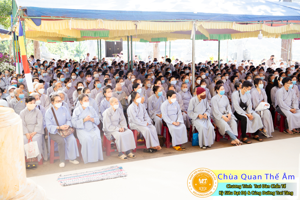 hinh-anh-trai-dan-chan-te-cung-duong-trai-tang-ngay-24-04-chua-quan-the-am-duc-trong-lam-dong-37.jpg