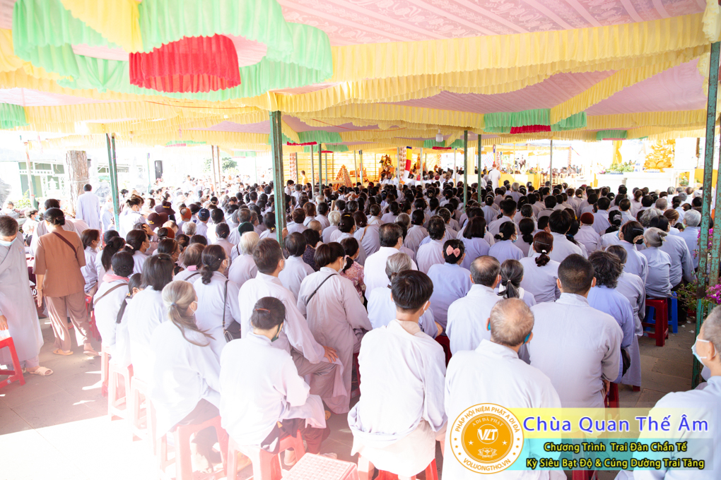 hinh-anh-trai-dan-chan-te-cung-duong-trai-tang-ngay-24-04-chua-quan-the-am-duc-trong-lam-dong-38.jpg