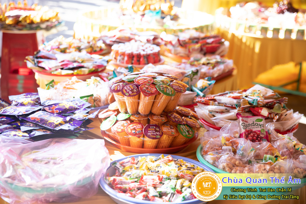 hinh-anh-trai-dan-chan-te-cung-duong-trai-tang-ngay-24-04-chua-quan-the-am-duc-trong-lam-dong-42.jpg