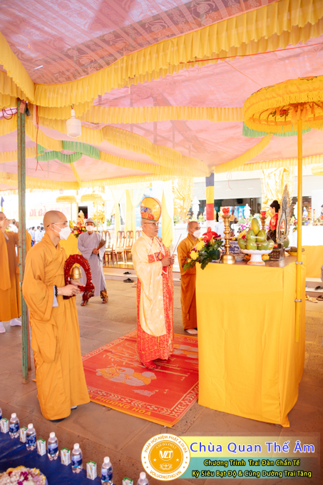 hinh-anh-trai-dan-chan-te-cung-duong-trai-tang-ngay-24-04-chua-quan-the-am-duc-trong-lam-dong-47.jpg
