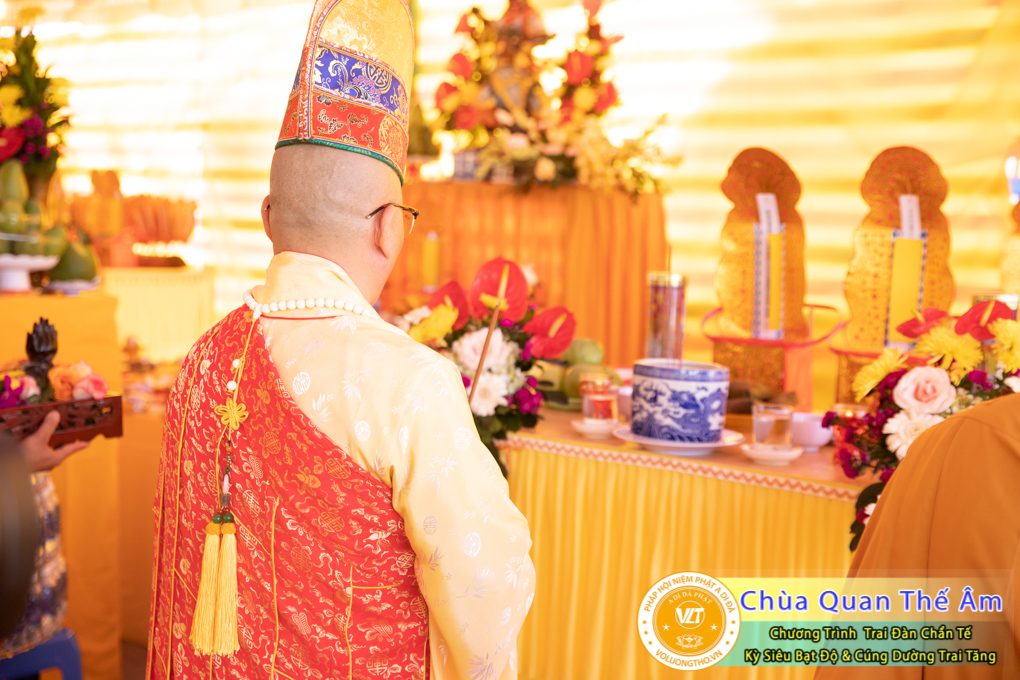 hinh-anh-trai-dan-chan-te-cung-duong-trai-tang-ngay-24-04-chua-quan-the-am-duc-trong-lam-dong-54.jpg