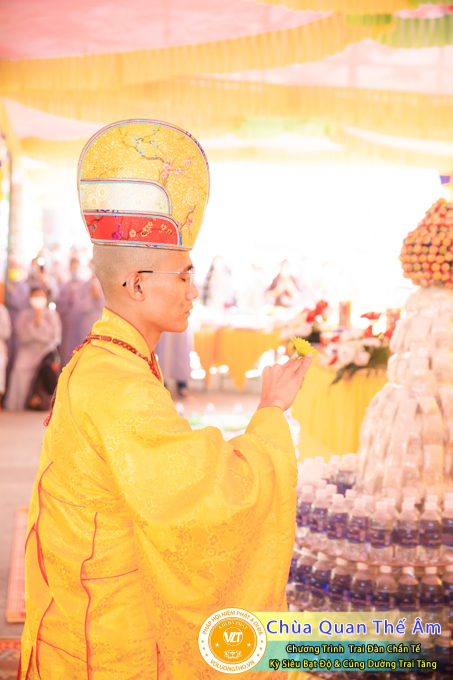 hinh-anh-trai-dan-chan-te-cung-duong-trai-tang-ngay-24-04-chua-quan-the-am-duc-trong-lam-dong-55.jpg