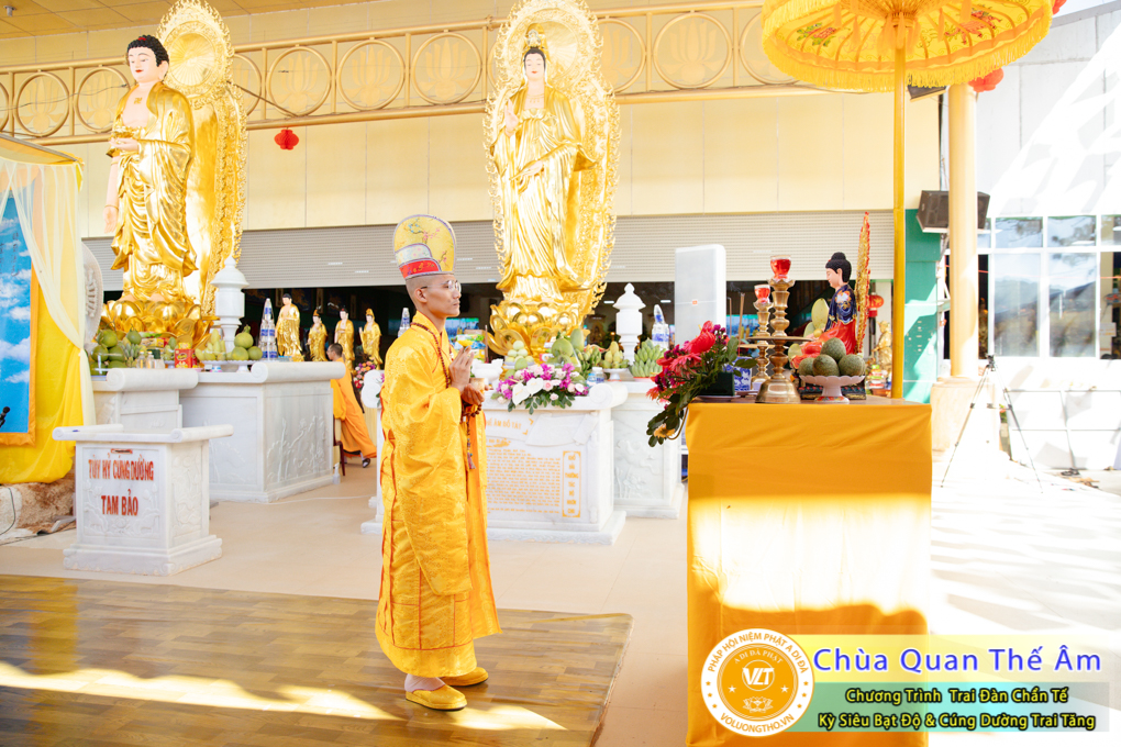 hinh-anh-trai-dan-chan-te-cung-duong-trai-tang-ngay-24-04-chua-quan-the-am-duc-trong-lam-dong-57.jpg