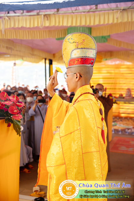 hinh-anh-trai-dan-chan-te-cung-duong-trai-tang-ngay-24-04-chua-quan-the-am-duc-trong-lam-dong-59.jpg
