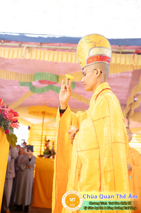 hinh-anh-trai-dan-chan-te-cung-duong-trai-tang-ngay-24-04-chua-quan-the-am-duc-trong-lam-dong-60.jpg
