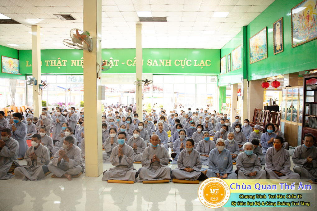 hinh-anh-trai-dan-chan-te-cung-duong-trai-tang-ngay-24-04-chua-quan-the-am-duc-trong-lam-dong-64.jpg