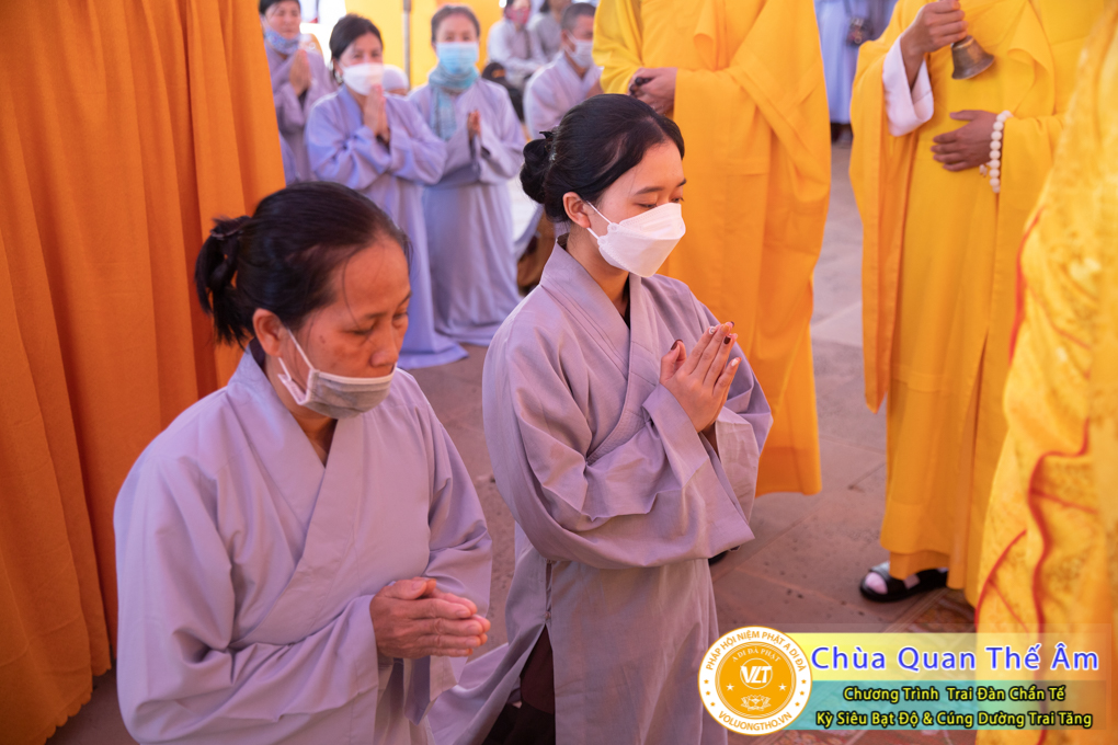 hinh-anh-trai-dan-chan-te-cung-duong-trai-tang-ngay-24-04-chua-quan-the-am-duc-trong-lam-dong-77.jpg