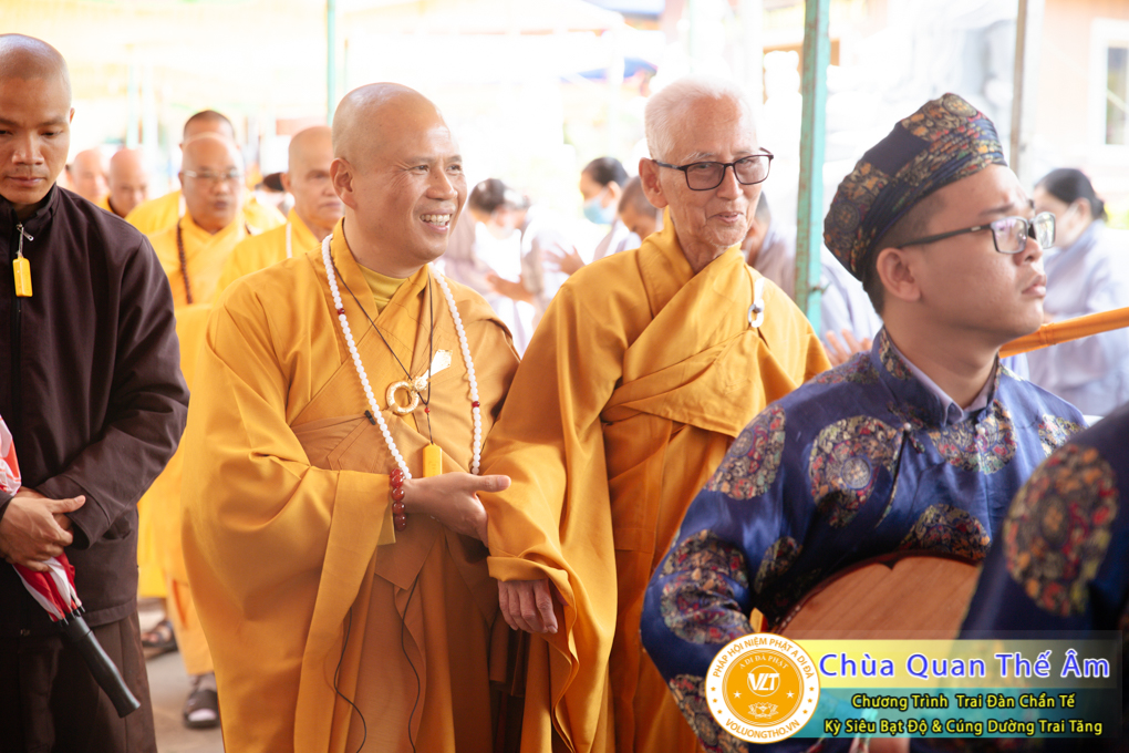 hinh-anh-trai-dan-chan-te-cung-duong-trai-tang-ngay-24-04-chua-quan-the-am-duc-trong-lam-dong-87.jpg